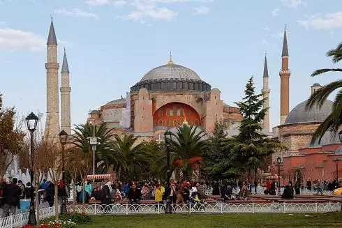 Gereja Sofia Ortodoks menjadi masjid, dan sekarang museum