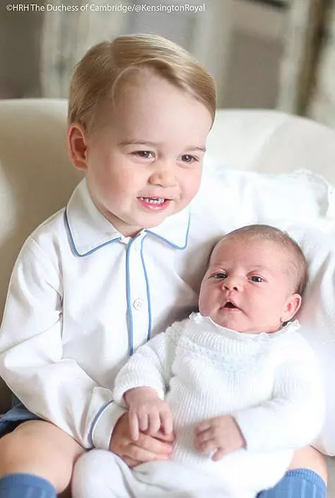 Снимци принца Георгеа и принцезе Цхарлотте које је мама Кате Миддлетон направио пре неколико недеља у Сандрингем Палацеу. Фото: твиттер.цом /@кенсингтонроиал.