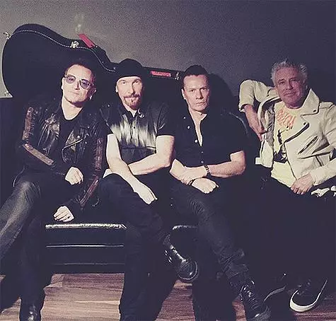 קבוצת U2. קצה - שמאל שנייה. צילום: Instagram.com/u2.