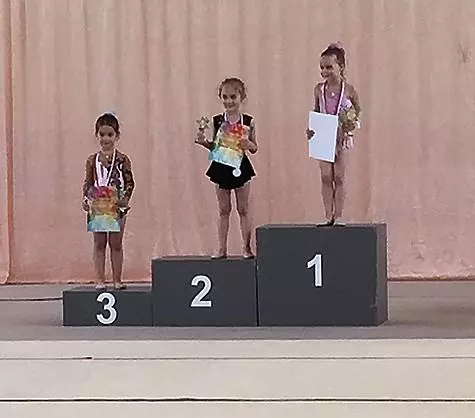 Tütar Ksenia Borodina Marusya järjestas kolmandik rütmiliste võimlemisvõimsuste võistlustel. Foto: Instagram.com/boodylia.