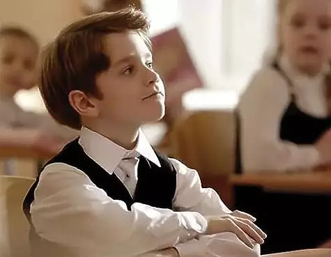 В ново видео, Буланова участва в сина си Никита.