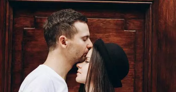 6 primeros besos: ¿Qué designan cada uno de ellos?