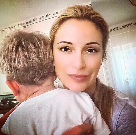 Olga Orlová so svojou kostrou - Syn Zhanna Friske a Dmitry Shepelev. Foto: Instagram.com.