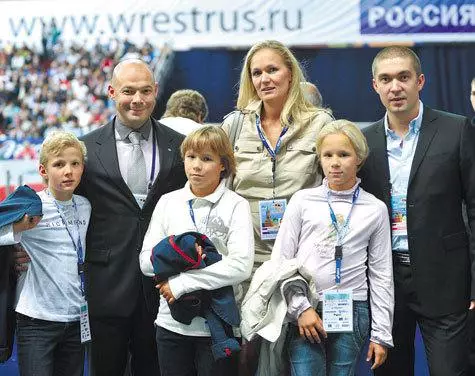 George und Natalia Bryusov mit ihren Tripeln.