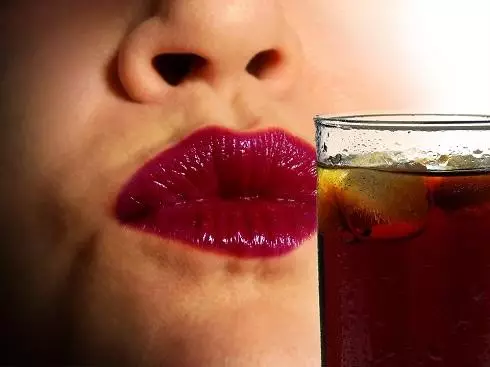 Le soda ne s'éteigne pas la soif - vous voudrez aussi boire