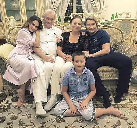 Nikolaja Baskov ar ģimeni. Foto: Instagram.com.