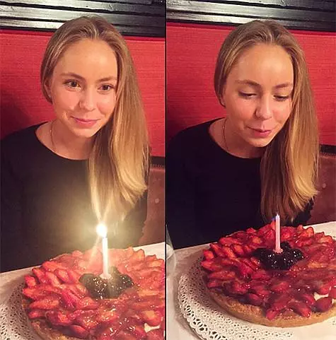 כעוגה חגיגית לסאשה הוכנה עוגה עם תותים ונר אחד. צילום: Instagram.com.
