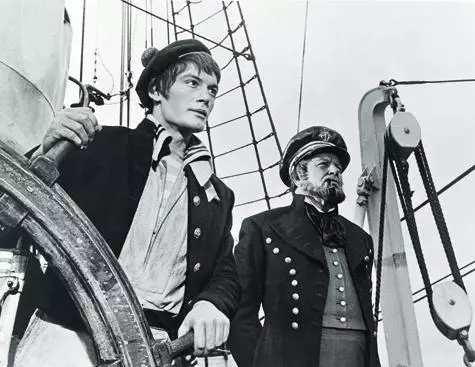 With his appearance on a ship with Alami Sails, Captain Gray struck the Assol, and Lanovna - wife Tamaru. The actor asked the captain to moor to the shore, where his spouse rested at that moment. Photo: SoveExportfilm.