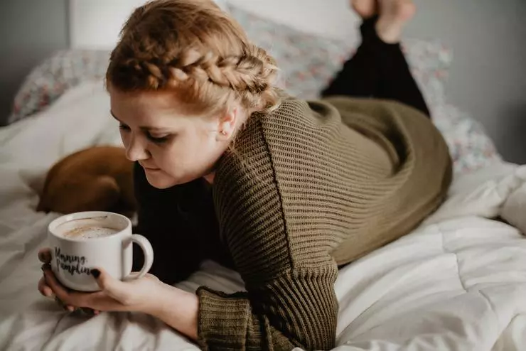 Brasids zréck op: 5 Joer al Frisuren mat Pigtails fir Mammen an Duechtere