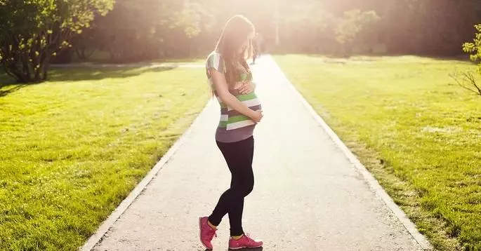 Pregnant at 17: why it happens more and more