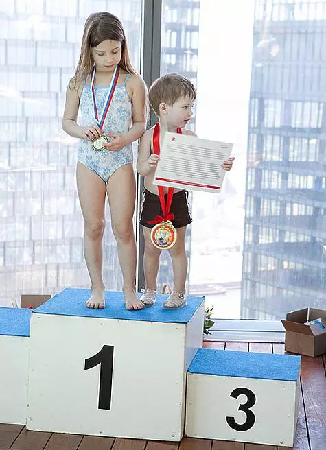 Yana Arshavin received her first medal. .