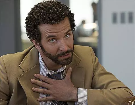 בסרט דוד א 'ראסל, שיחק השחקן סוכן של FBI צבעוני עם השורשים האיטלקיים של ריצ'י דאזאו. מסגרת מהסרט "אפרי אמריקאי".