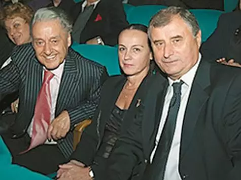 Andrei Dementiev eta Anatolij Cheshovets poeta Natalia emaztearekin.