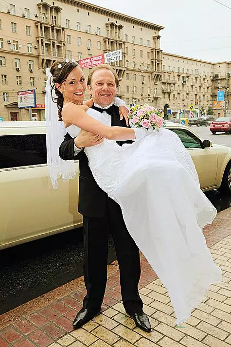 အဲလစ်ဇဘက်၏အတွင်းရေးမှူးသည်ပဉ္စမသားအိမ်ထောင်ဖက် Vladimir Devyatova ဖြစ်လာသည်။