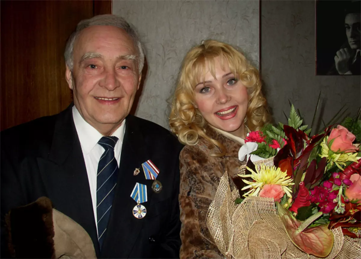 2008 දී දියණිය ඇනා සමඟ Vyacslav tikhonov