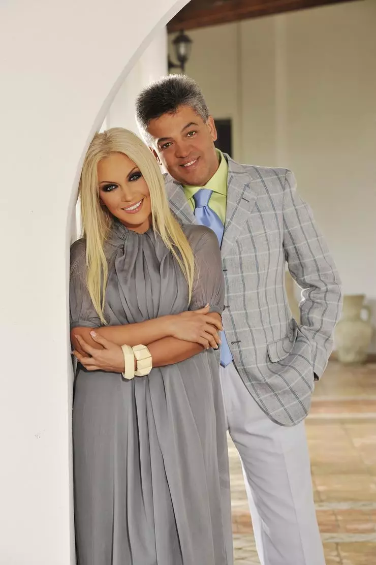 Taisiya Povaliy happy together with his beloved spouse for 25 years
