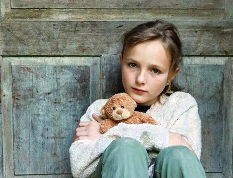 An cosán íogair idir an fuip agus an gingerbread