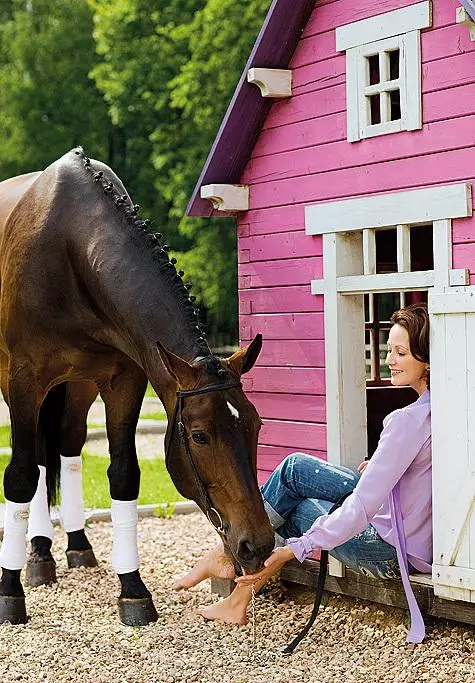 Olga Cabo voli svoj pastuh po imenu Bourbon