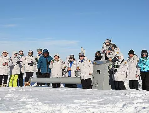 اکسپدیشن قطب شمال تحت رهبری نیکولای Drozdov با موفقیت به Svalbard پایان یافت.