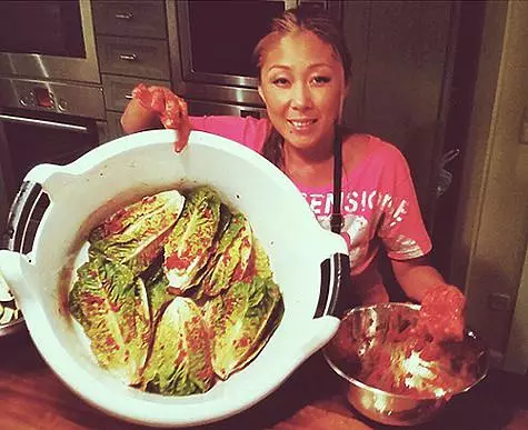 Анита Цои сака да направи познати азиски закуски. Фото: Instagram.com.
