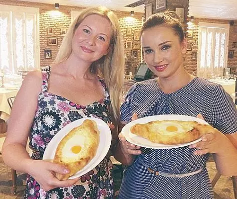 Anfisa Chekhov掌握了格魯吉亞美食。照片：Instagram.com。