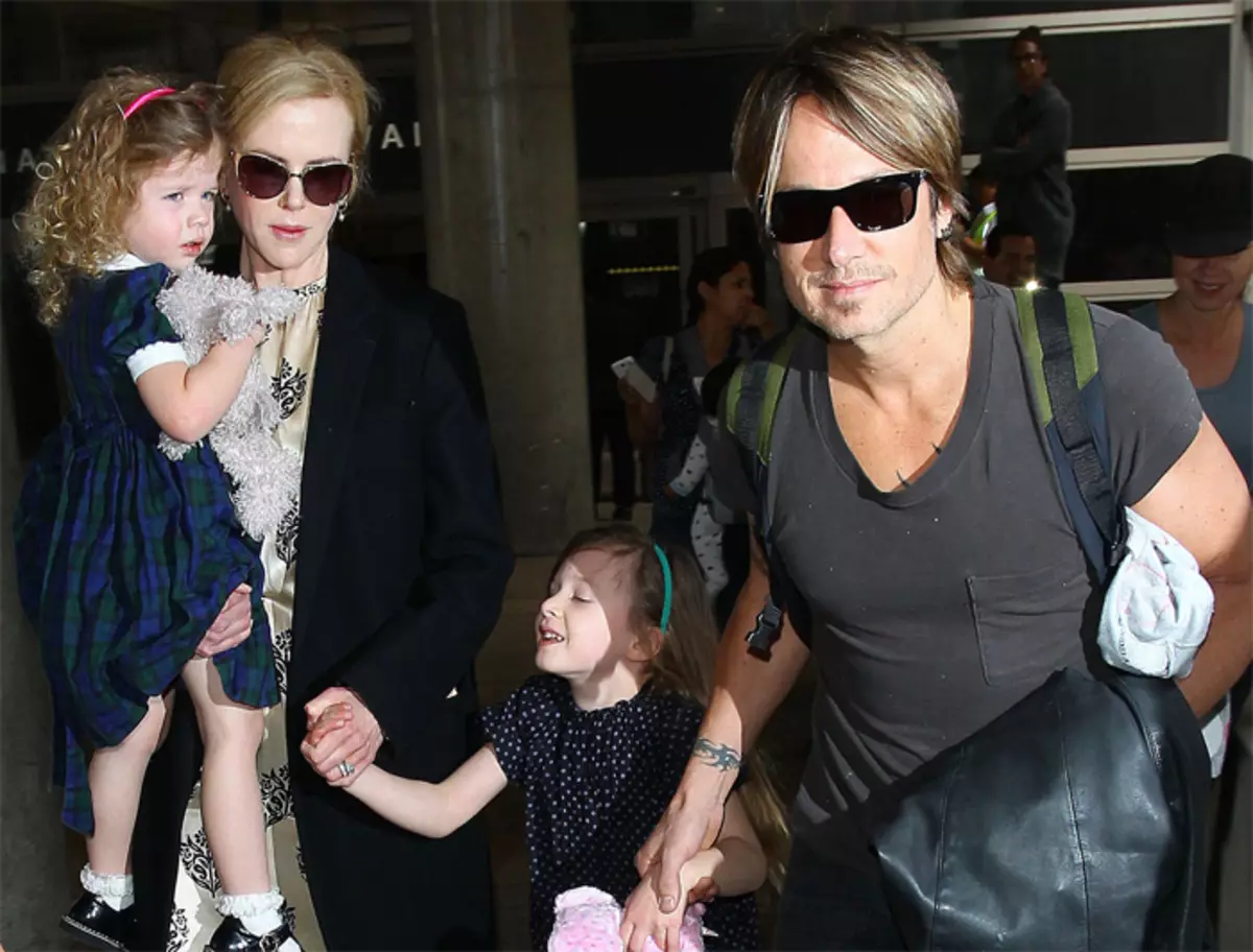 Nicole Kidman và Kit đô thị với con gái chủ nhật hoa hồng và đức tin Margaret
