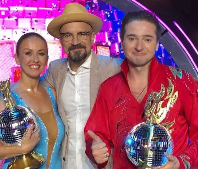Egor Druzhinin con i vincitori della stagione - Ivan Stebunov e Inna Square