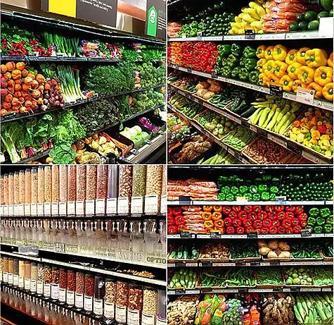Nu i butikerna stannar Sergey Zhukov bredvid hyllorna, på vilka grönsaker, gröna och frukter ligger. Foto: Instagram.com/sezhukov.
