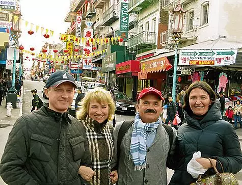 Große italienische Familie: Anna mit ihrem Ehemann Vladimir (auf dem Foto - links). Sergey mit seiner Frau Svetlana. Foto: Persönliches Archiv von Anna und Sergey Litvinov.