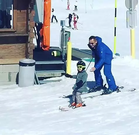 Victoriabonya: "Je savais qu'Angelina aimerait skier!" Photo: Instagram.com/victoriabonya.