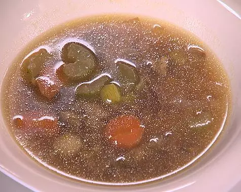 Sopa de champiñones con lentejas. .