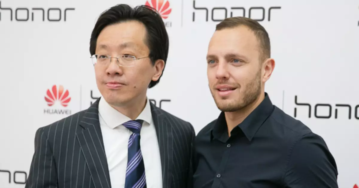 La unua Huawei-multifunkcia centro aperis en Moskvo