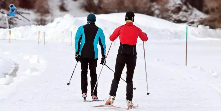 คุณสามารถเช่าสกีได้ที่จุดเช่า