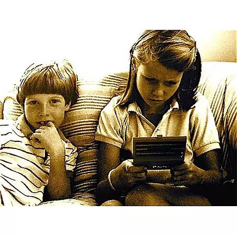 Gwyneth Paltrow als een kind met zijn broer. Foto: Instagram.com/gwylnehpaltrow.
