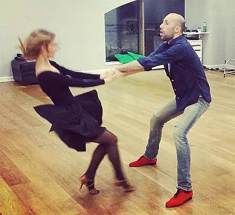 "Üç ayda, eşimin evgeny papunaishvili'nin yaptığı gibi nasıl dans edeceğimi öğrenmenin imkansız olduğunu anlıyorum, ama öğrenmeyi seviyorum!" Fotoğraf: incletoc/artistkaivanova.