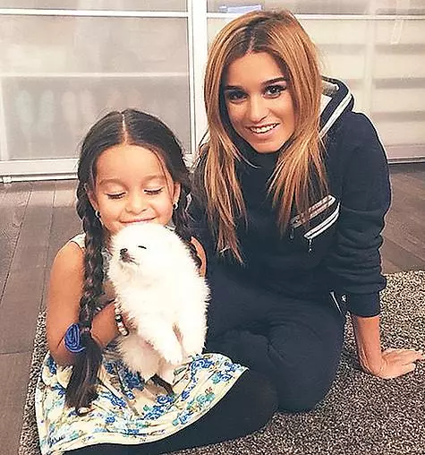 Ksenia Borodina, anak perempuannya Marusya dan anak anjing yang dijuluki musim sejuk. Foto: Instagram.com.