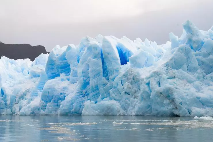 Сив ледник - величествен и очарователен спектакъл