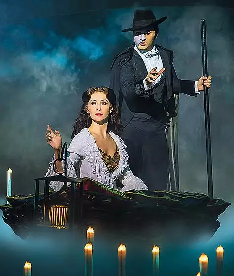 Dmitry Ermak en Tamara Kotov in de legendarische musical "Phantom Opera", die dankzij Andrew Lloyd Webber's muziek veel populair werd dan de Novelly. .