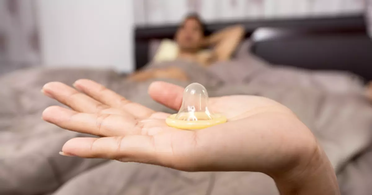 Kondomy a vše, co jste chtěli vědět o nich