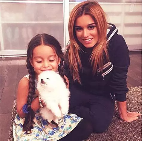 Ksenia Borodin coa filla Marius e os seus novos animais. Foto: Instagram.com.
