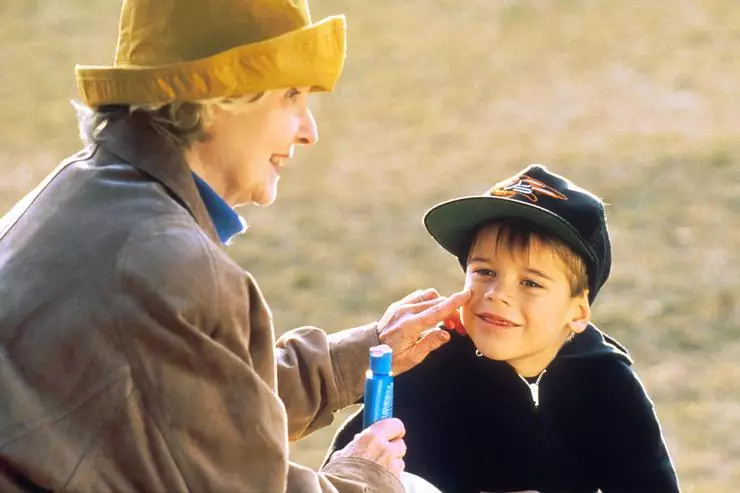 Sunscreen צריך להיות מיושם על כל מי מעל 6 חודשים