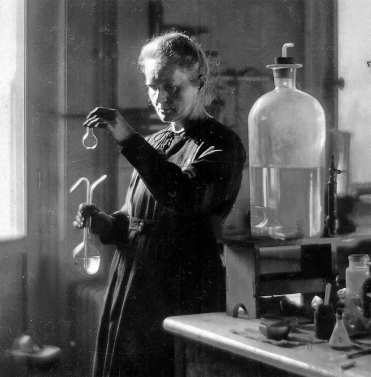 Förutom forsknings- och undervisningsarbetet konsulterade Curie läkare
