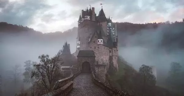 Great Gothic: 3 European castle, iyo yakakodzera kushanya