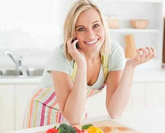 Cosa stanno parlando le donne tutto il tempo?