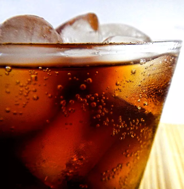 据信可乐中含有的煤酸，压抑的作用于精子的活性