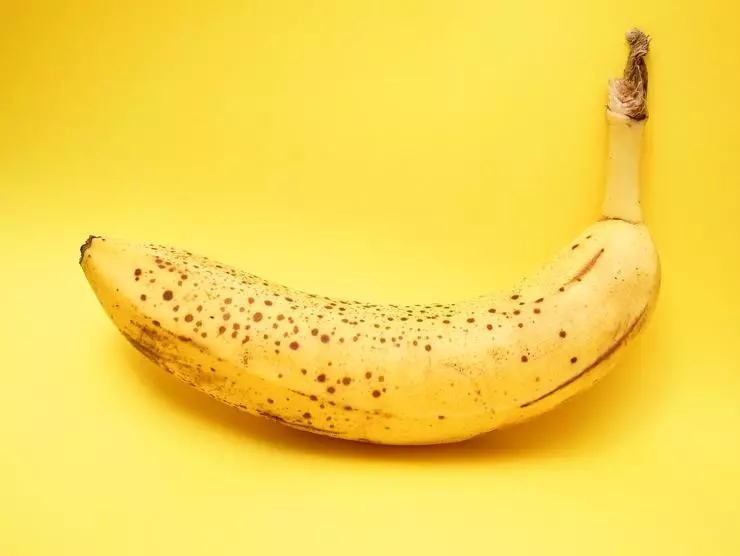 Peidiwch â thaflu bananas dehongli allan