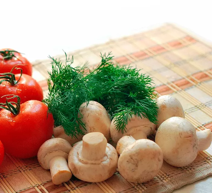 Ka shumë receta, si të gatuaj enët e kërpudhave me kalori të ulët