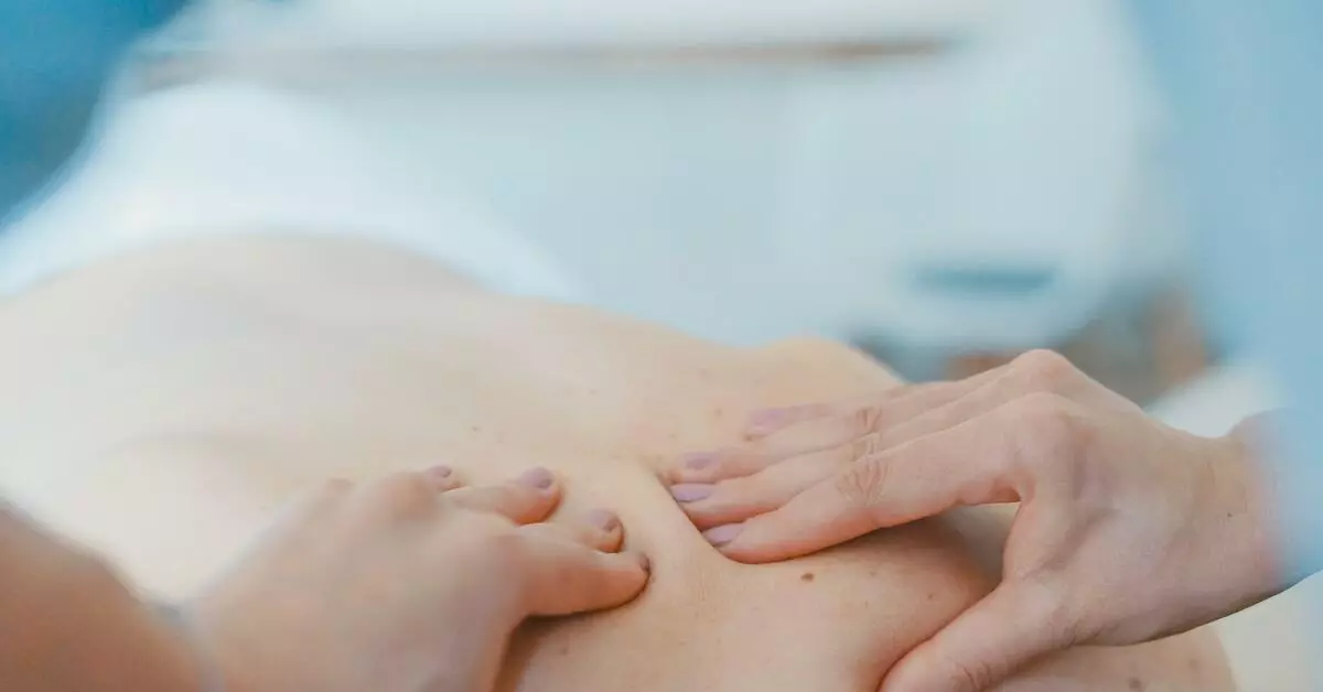 Handgemaachte Massage ouni Plooschteren: Wéi een d'Haut ze setzen an hir net verletzen