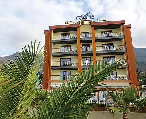 Hotel Pantai Alex bakal dadi papan sing apik kanggo tetep ing mangsa lan musim panas.