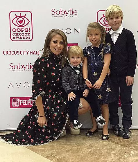 Els fills de Julia Baranovskaya i Andrei Arshavin estan sempre vestides amb una agulla. Foto: Instagram.com.